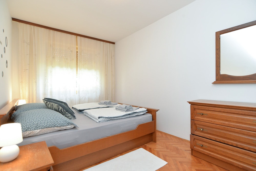 Apartment 1905 view 4