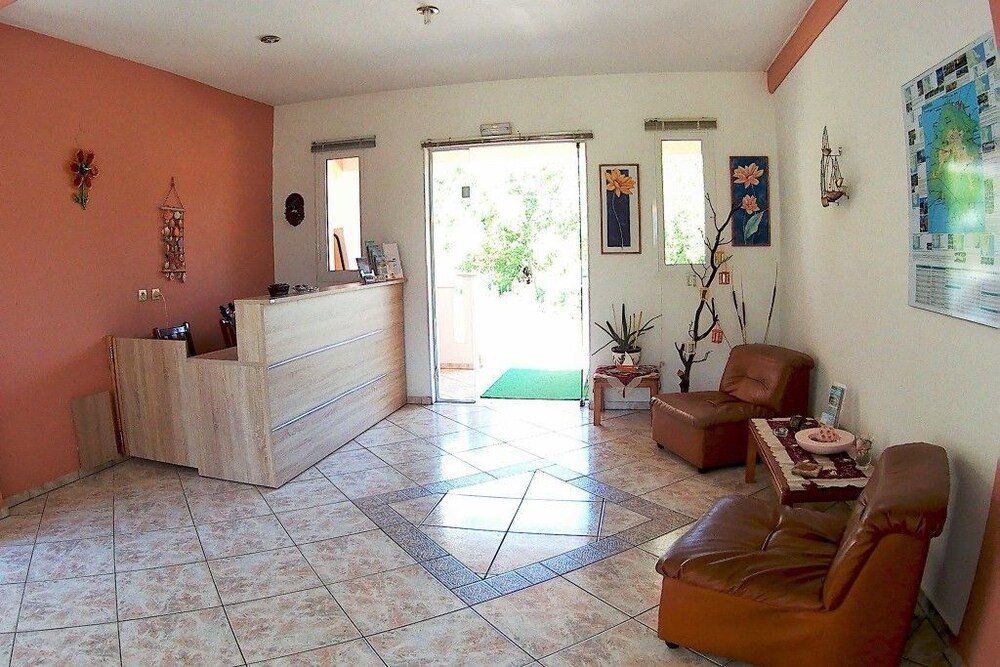 Lobby & Reception