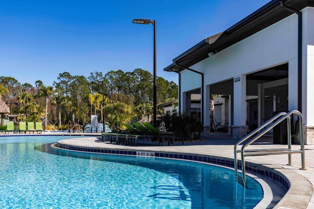 Stylish 4BR Pool Townhome Storey Lake