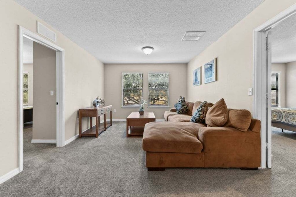 Spacious 6br Villa W/ Private Pool near Disney 6 Bedroom Villa