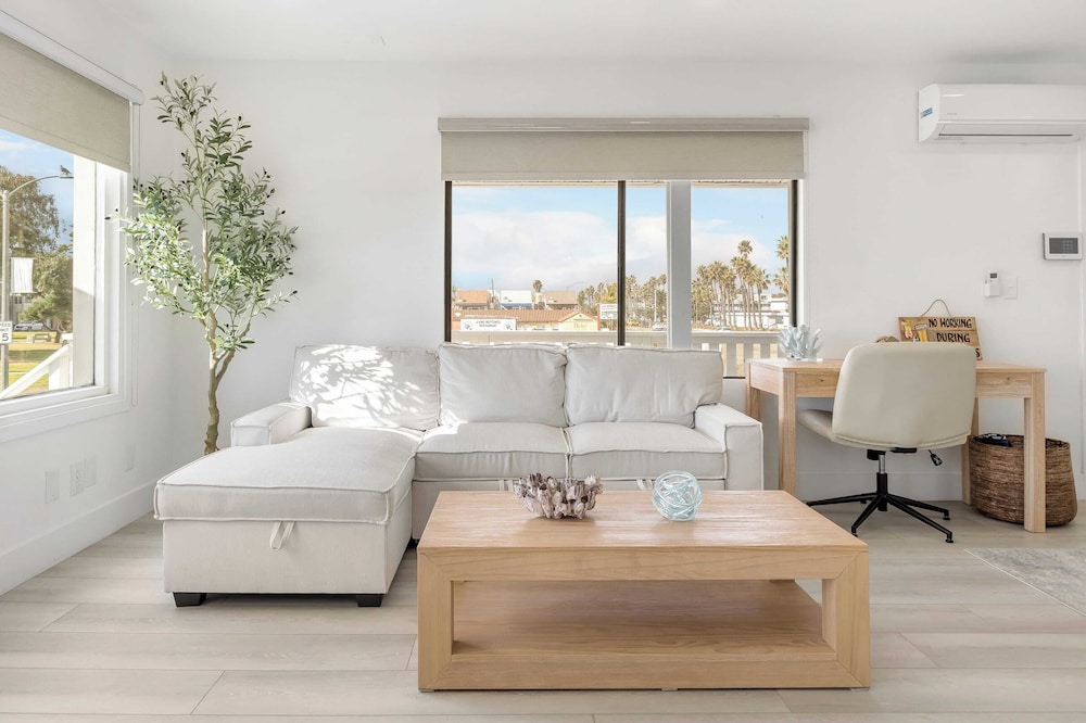 Walk to the Sand! Ocean Views, Balcony & Parking Sunset Surf