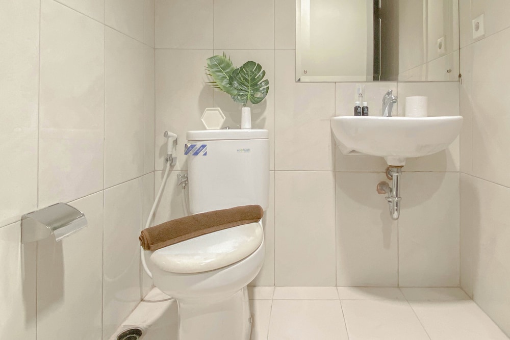Best Furnished And Homey Studio Nifarro Park Apartment