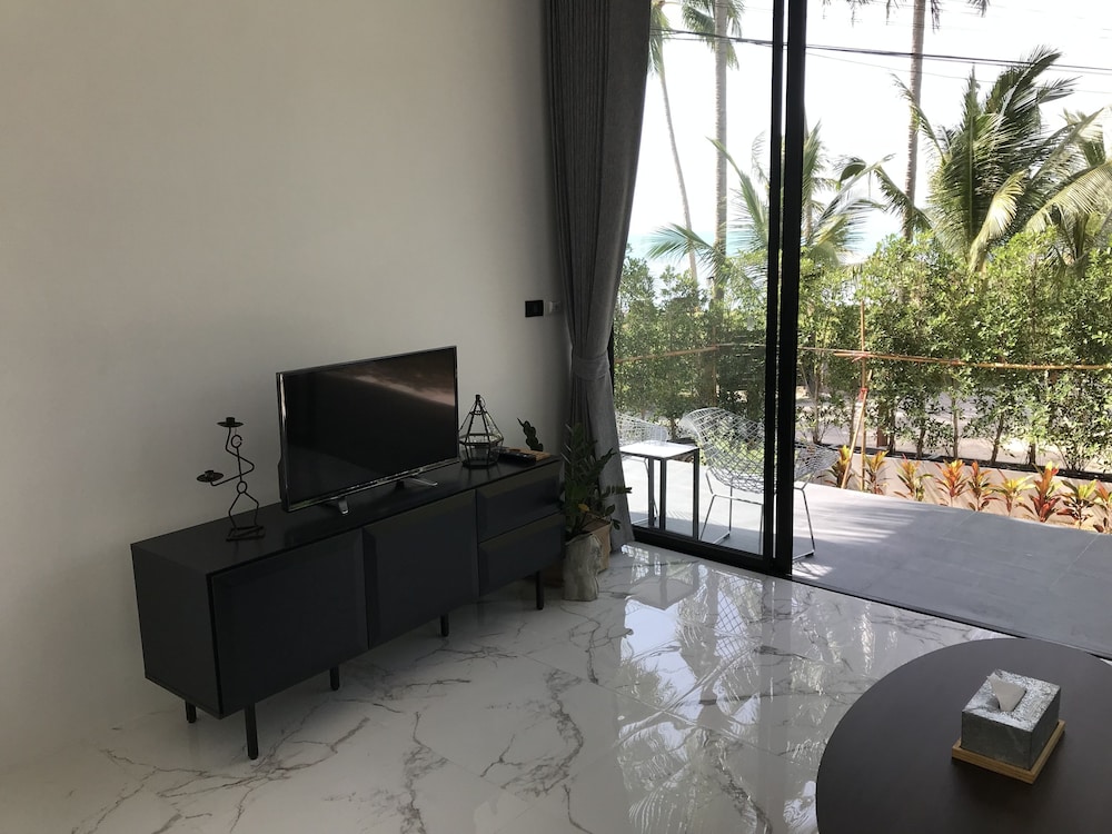 Lennon Maison