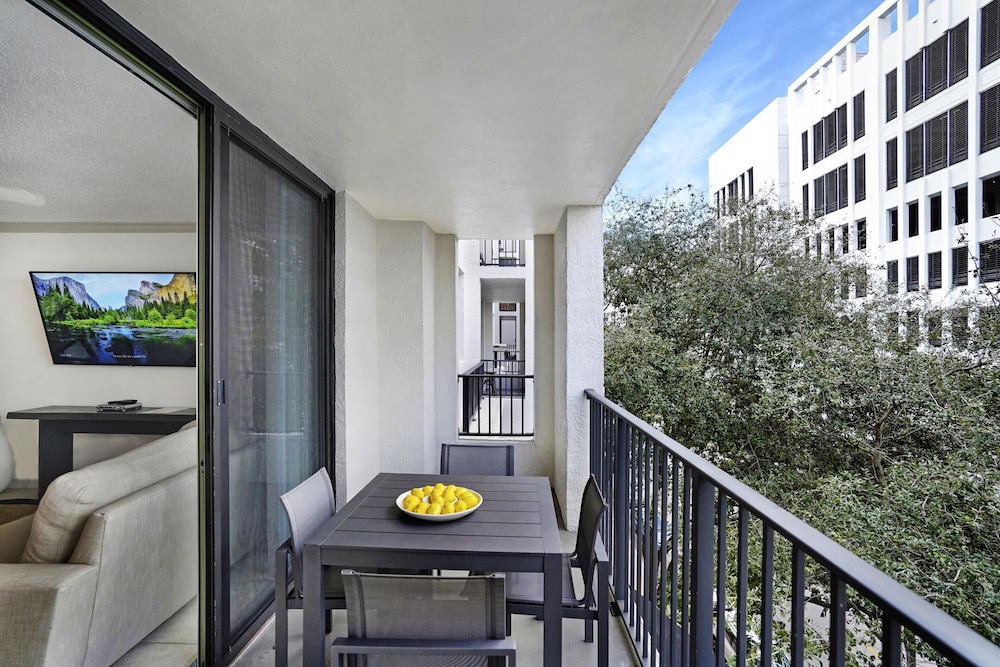 Dharma Home Suites Coral Gables at Gables Grand Plaza, 写真 72