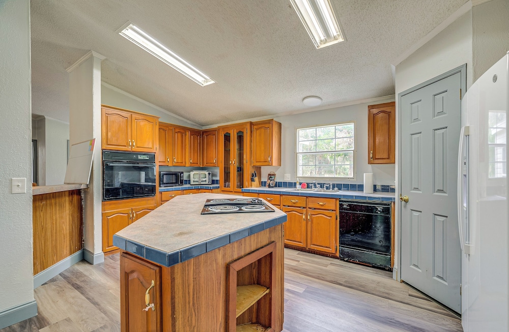 Charming Farmhouse in Morriston w/ Fenced Yard