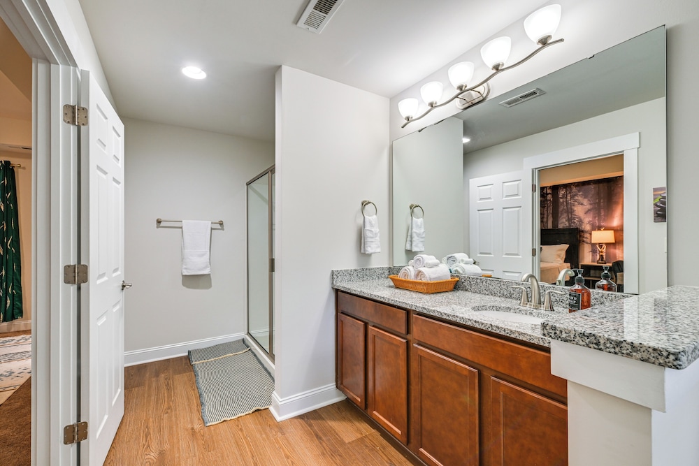 Easy Uptown Access: Charlotte Gem w/ Peaceful Yard