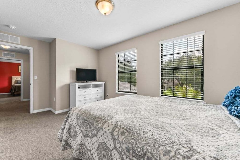 Spacious 6br Villa W/ Private Pool near Disney 6 Bedroom Villa