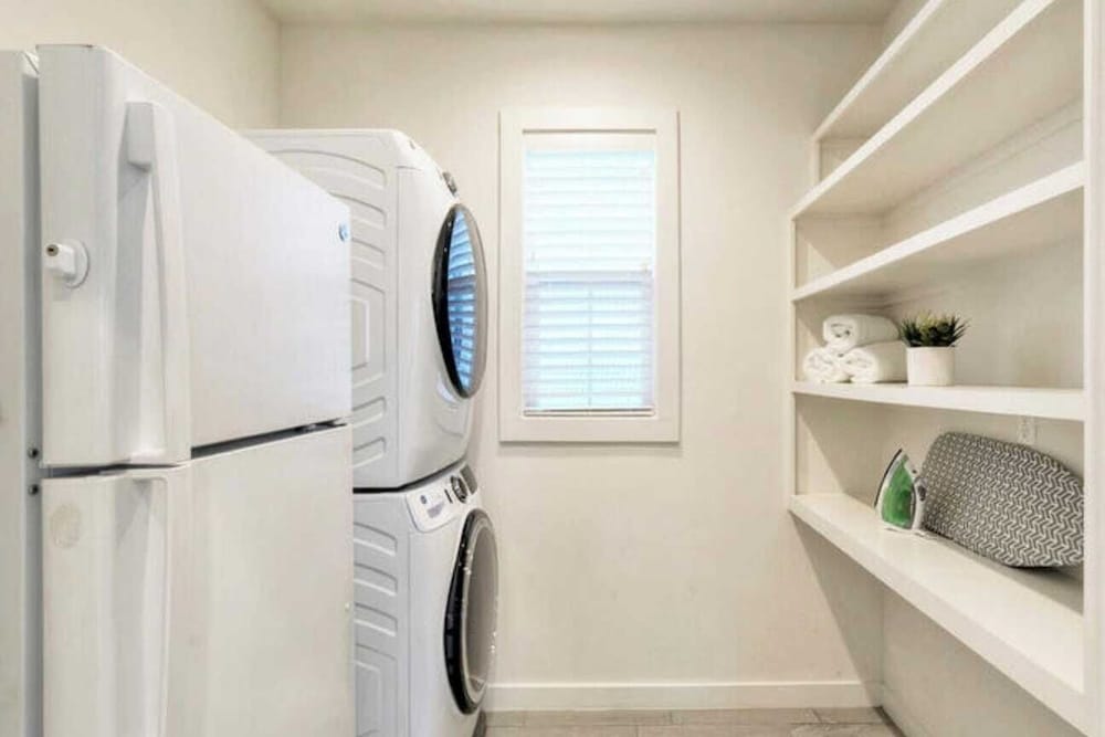 Sleeps 20 2 Homes in Mercer Village w/ Pool Heart of Old Town, Walkable