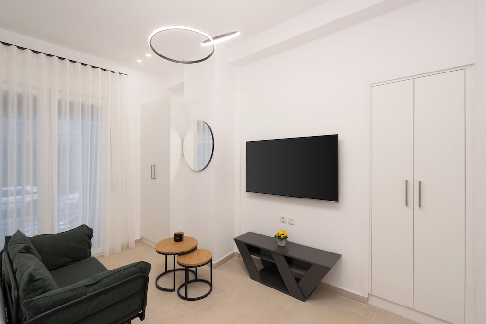15 Minutes Walk to Acropolis, Minimalist Studio
