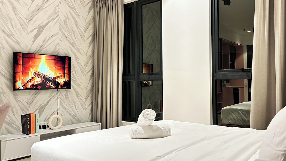 The Paxtonz by Manhattan Group