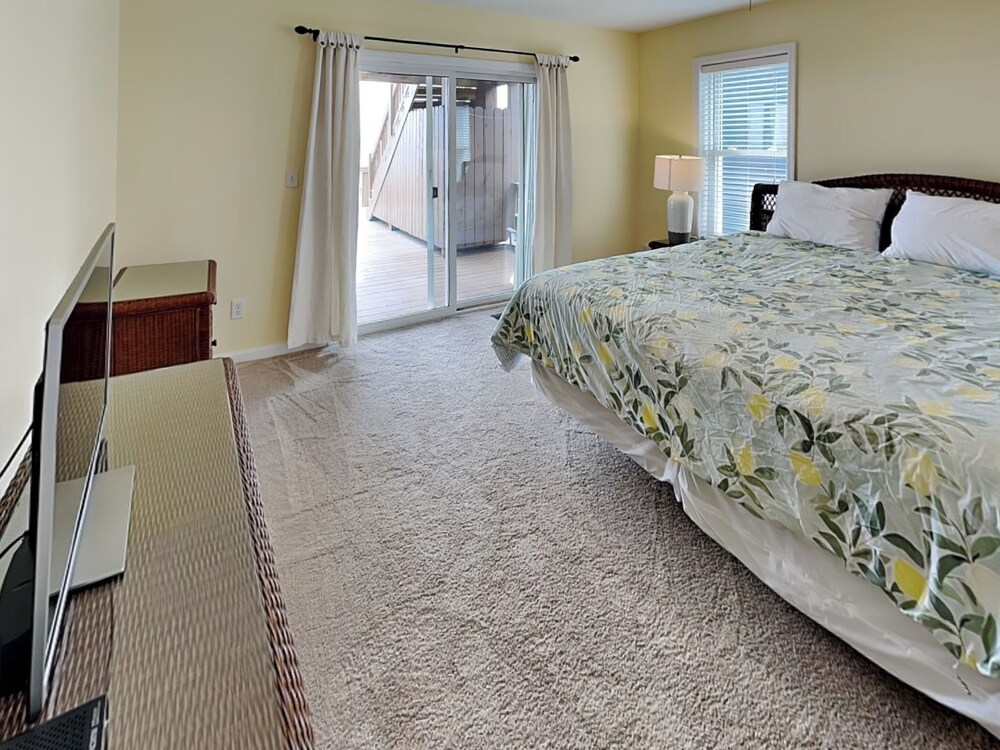 Barefoot Bungalow by Topsail Realty