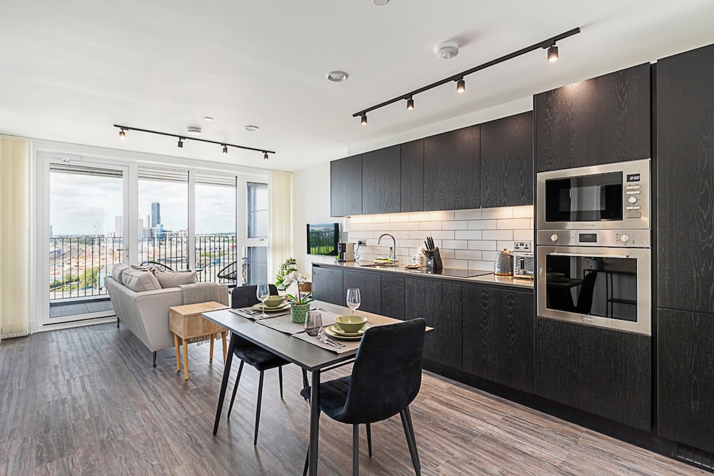 Sky-High Studio with Stunning Views