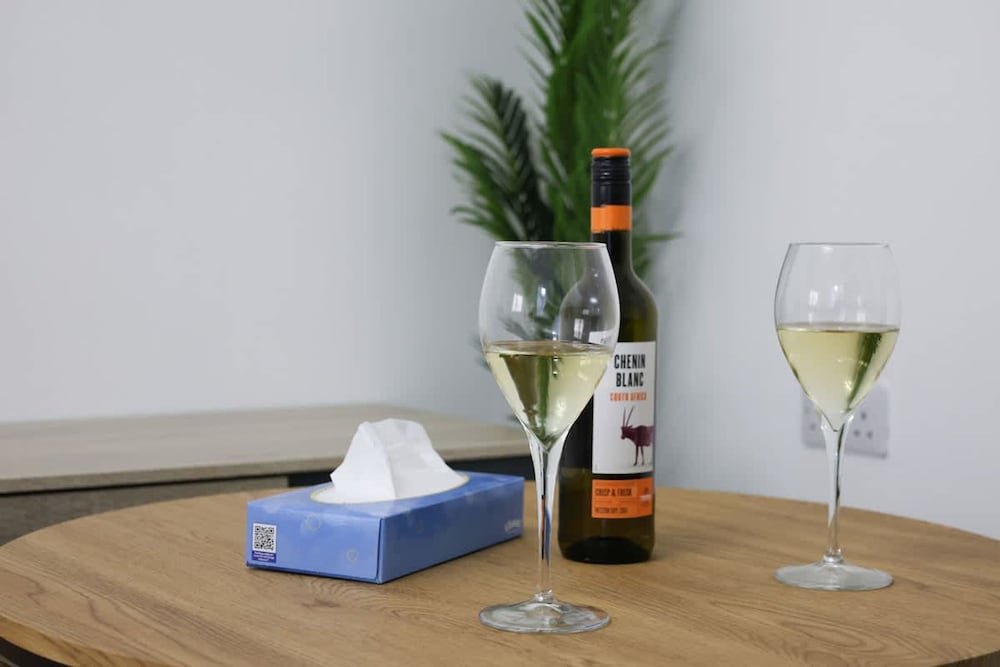 Fast Wi-fi Free Parking 10 Mins to City Centre