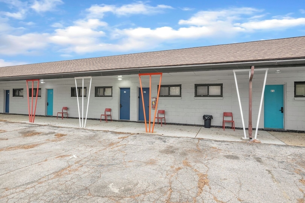 Comfortable Room With Bath in Brownstown