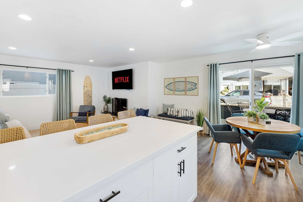 Coastal-chic Newport Stay Steps to the Beach, Dining & Boardwalk Optional Add-on Unit