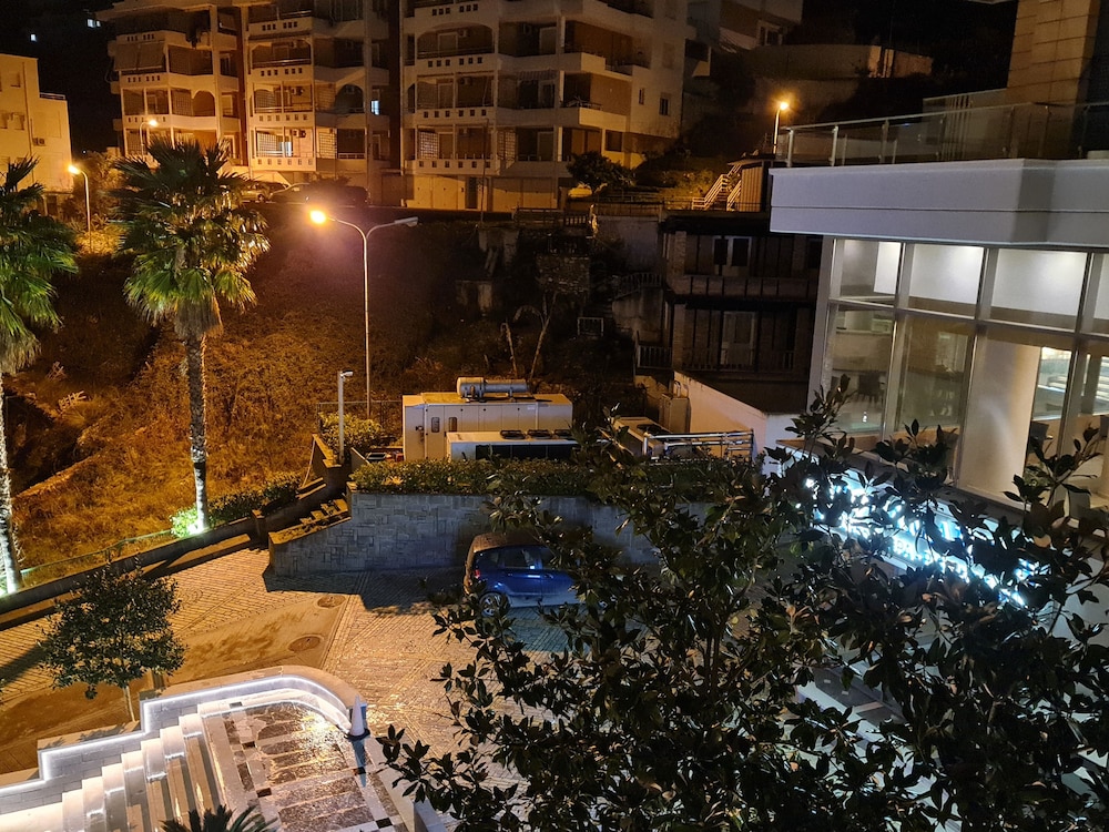 Holiday 2-bedroom Apartment in Vlora