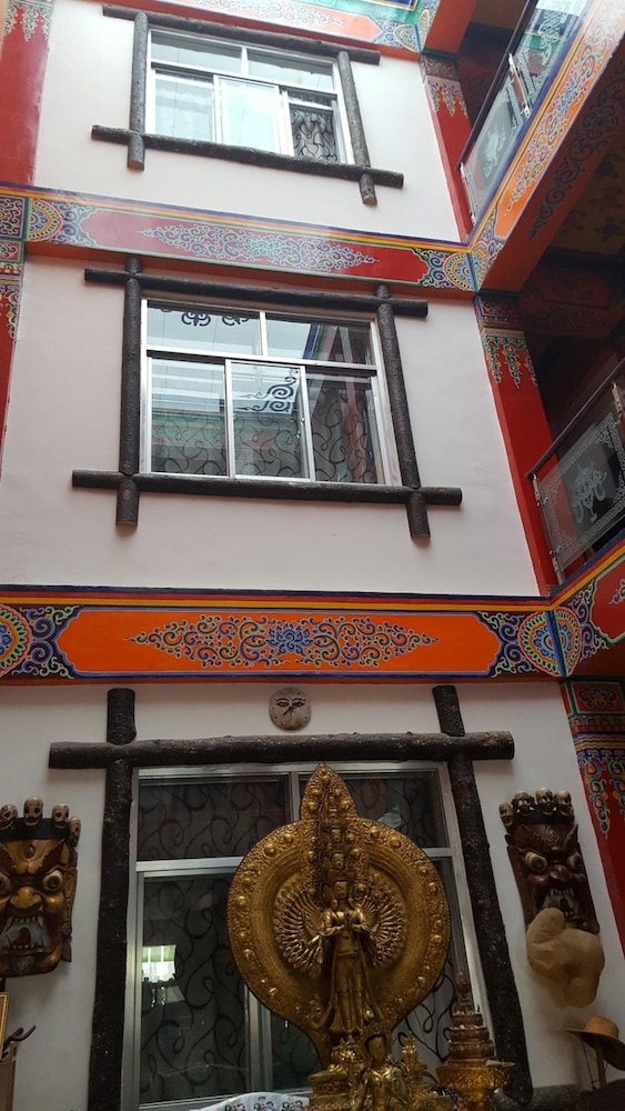Nirvana Hotel - Hostel
