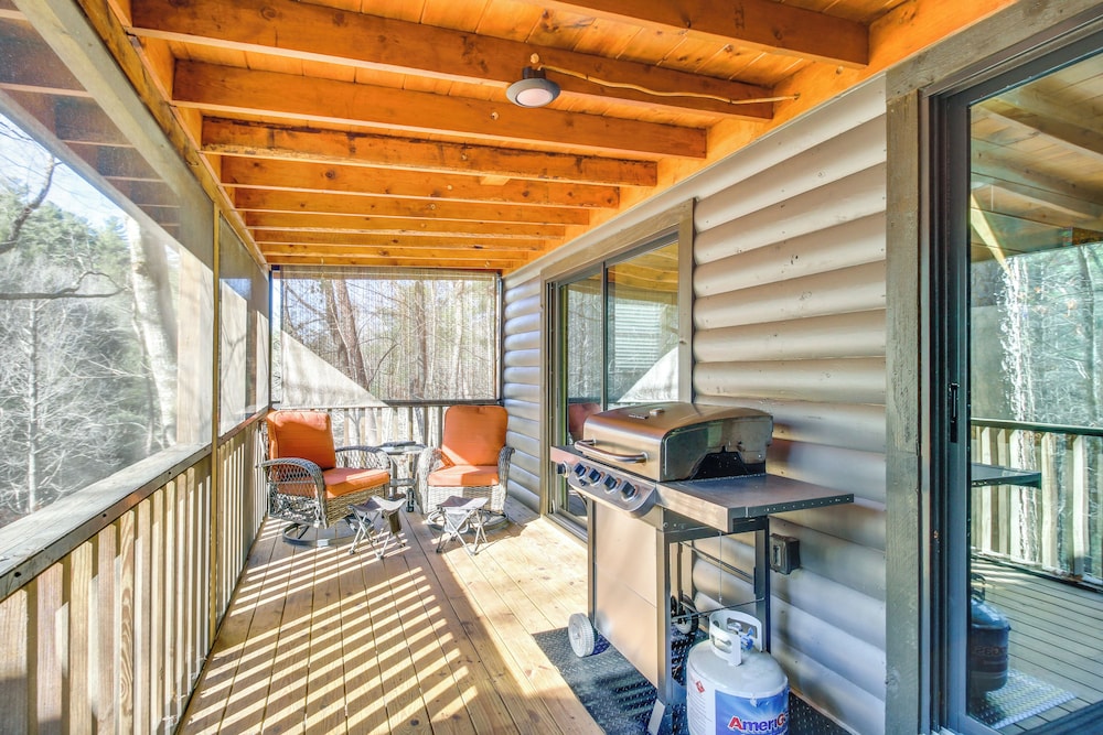 Hot Tub & Creek View at Cabin: 6 Mi to Ellijay!