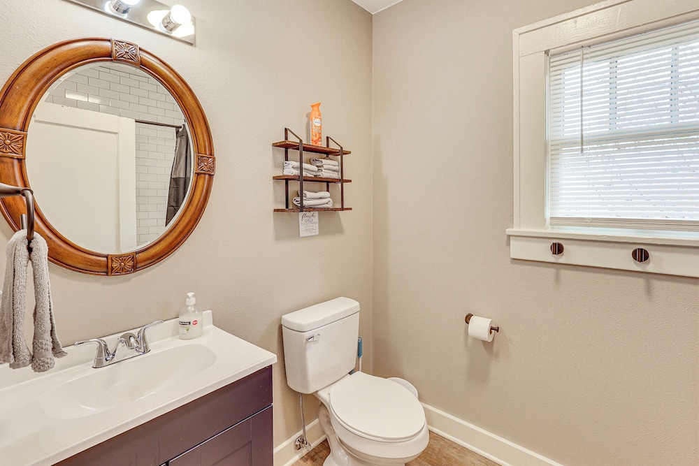 Easy Highway Access: Texarkana Condo Near Dtwn
