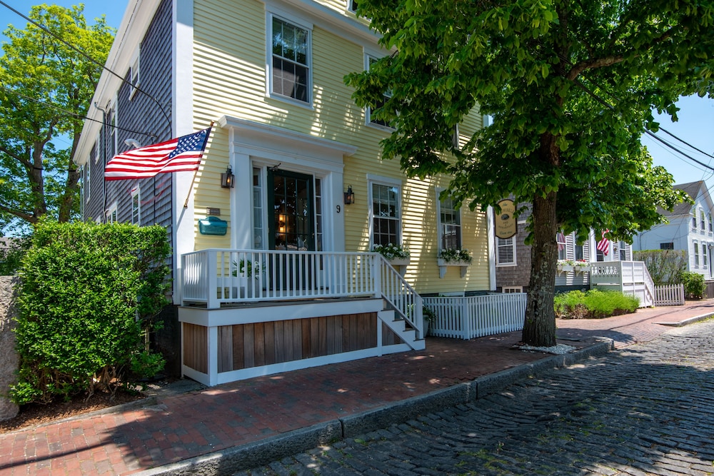 Periwinkle Inn