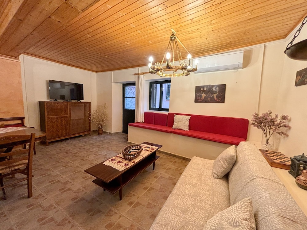 Kansoneta-traditional Mansion in Gastouri Village