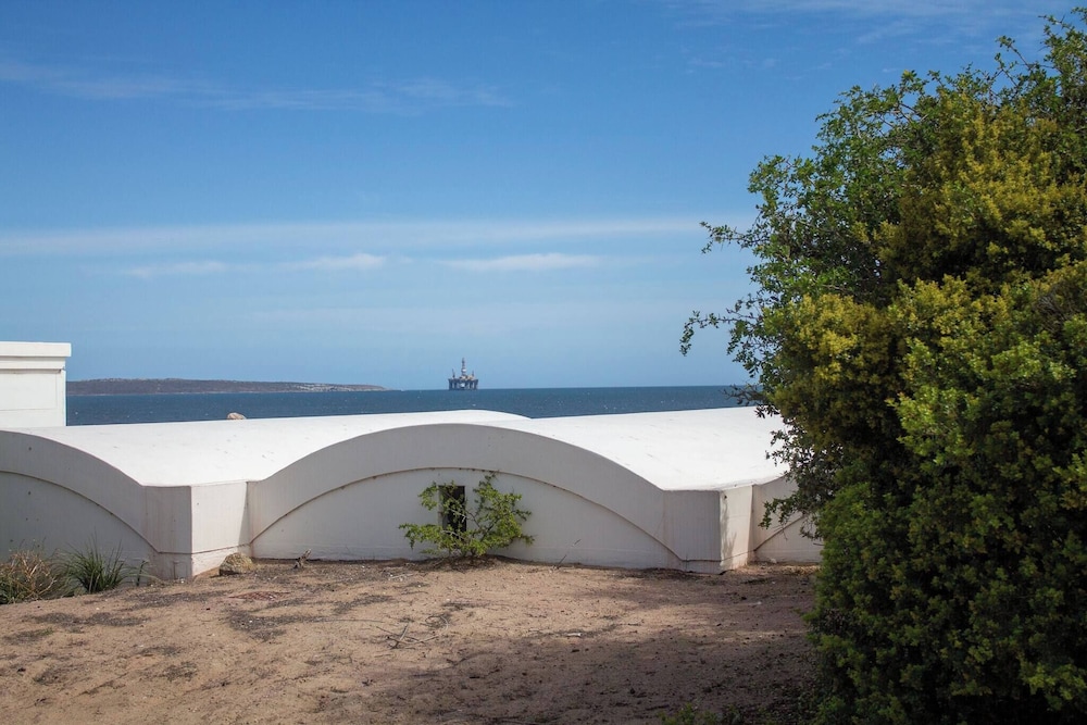Paradys Oceanfront Submarine-style Holiday Home in Langebaan