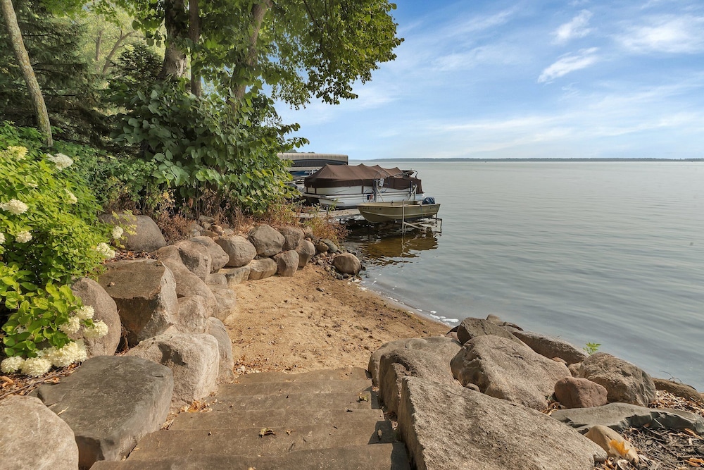 Quarterdeck Resort & Restaurant