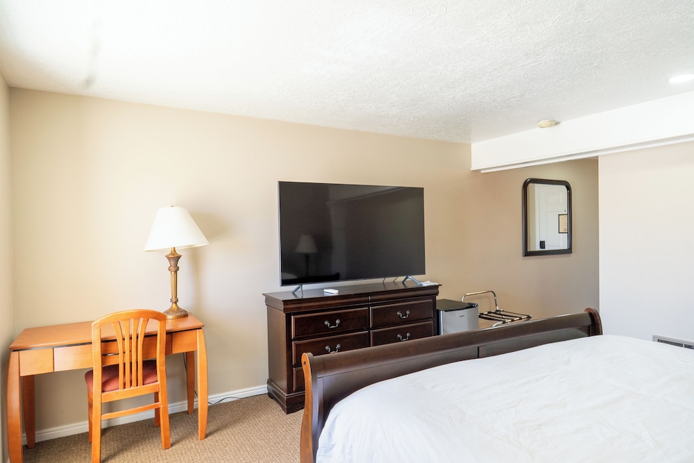 Road Creek Inn