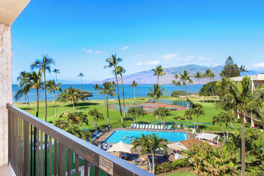 2BR/2BA Oceanfront Condo in Maui Sunset