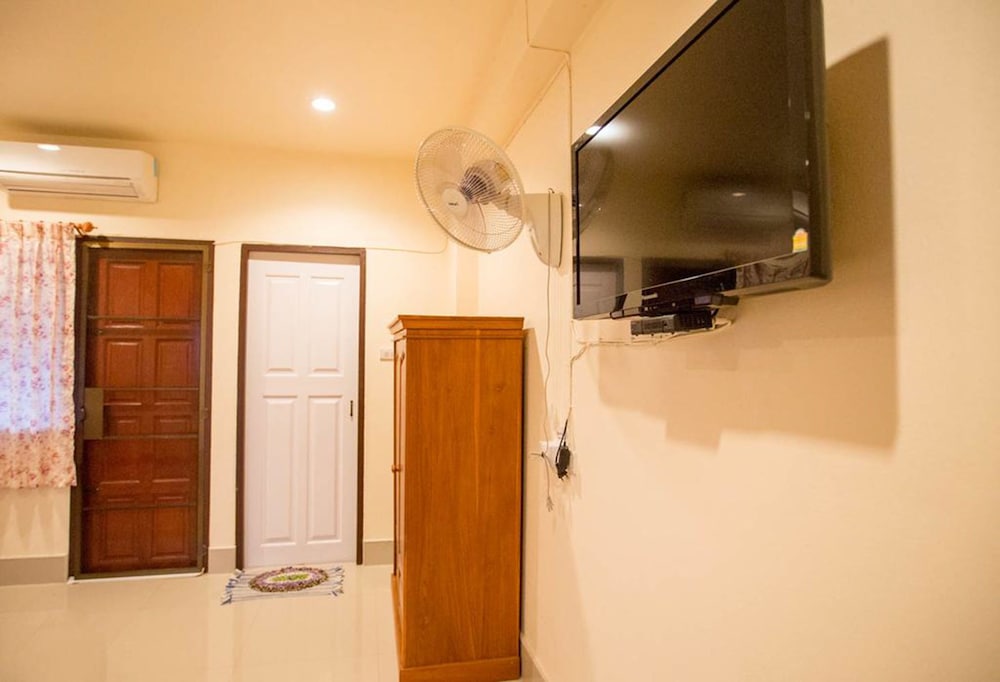 Suriyamanee House
