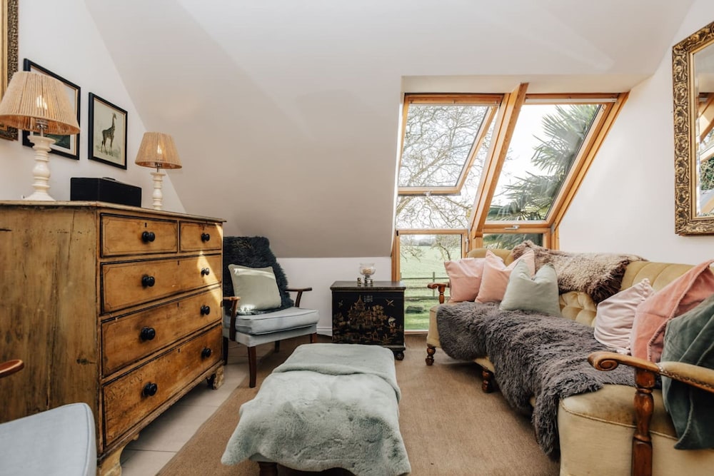 Vintage Chic Coach House