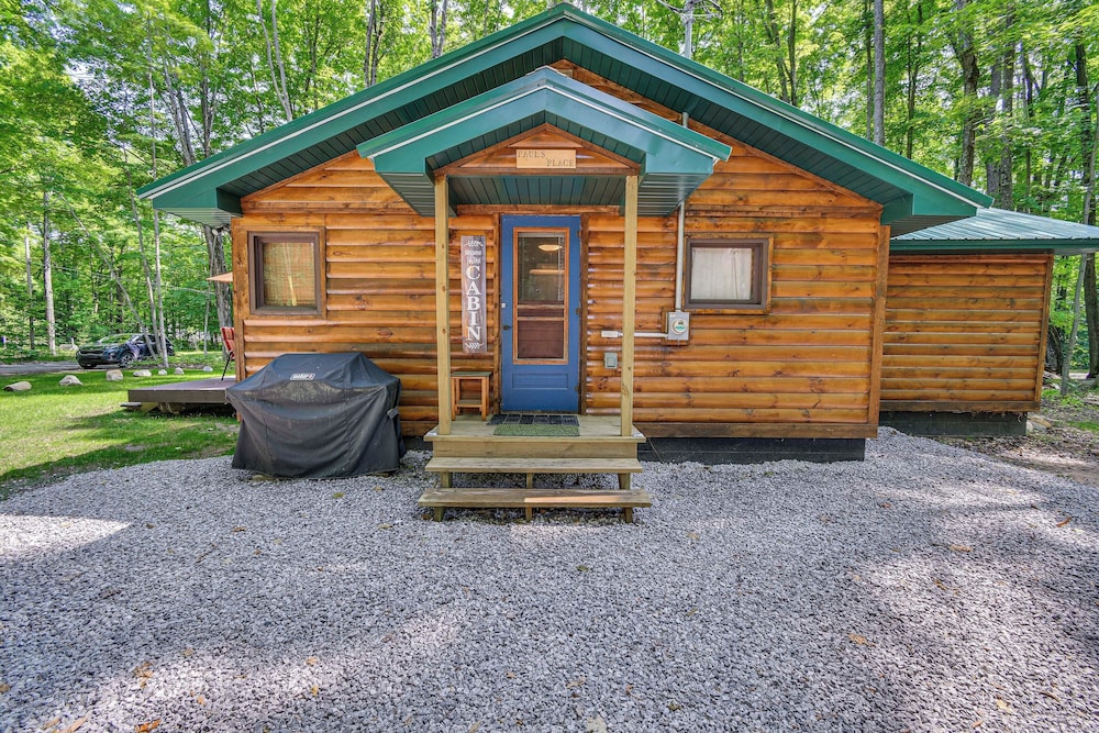 Cabin 600' to Manistee Lake Private Shared Access