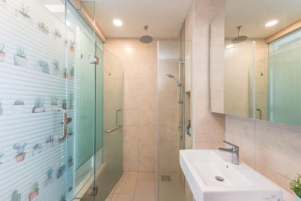 The Robertson Residences Free Gym & Pool