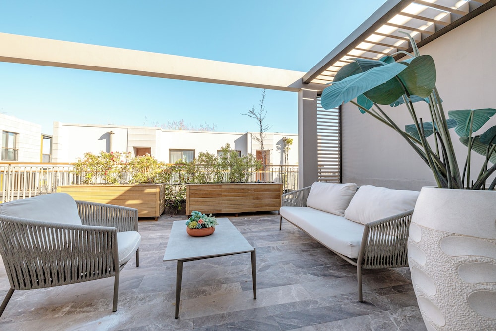 3-Bedroom Beachfront Villa with Hotel Amenities