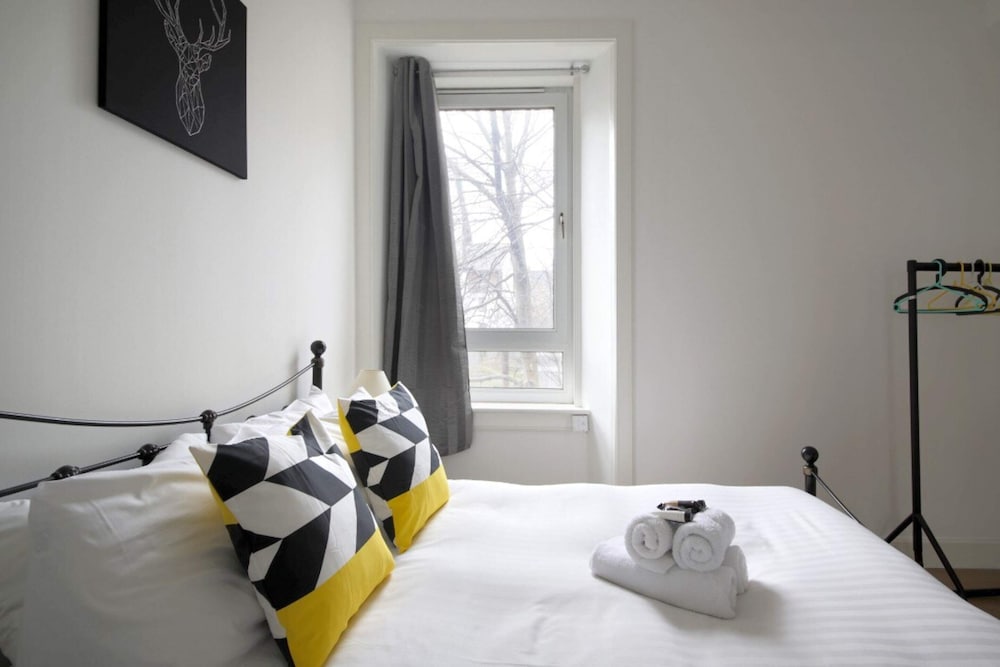 Modern Apartment in the Heart of Edinburgh view 3