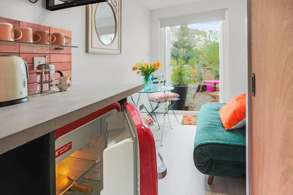 Tiny House, Brighton With Parking view 4
