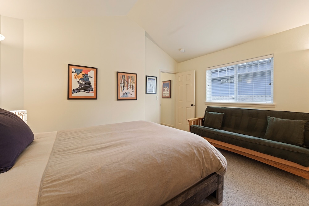 Meet Me On Milwaukee 30 Day Minimum 2 Bedroom Home