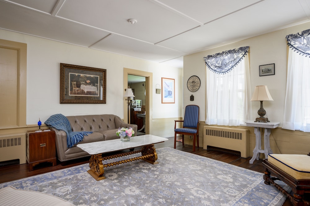 Isaiah Hall Bed & Breakfast Inn view 4
