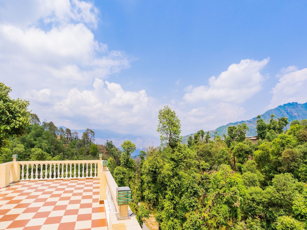 OYO 14132 Home Elegant 1BHK Kempty Road
