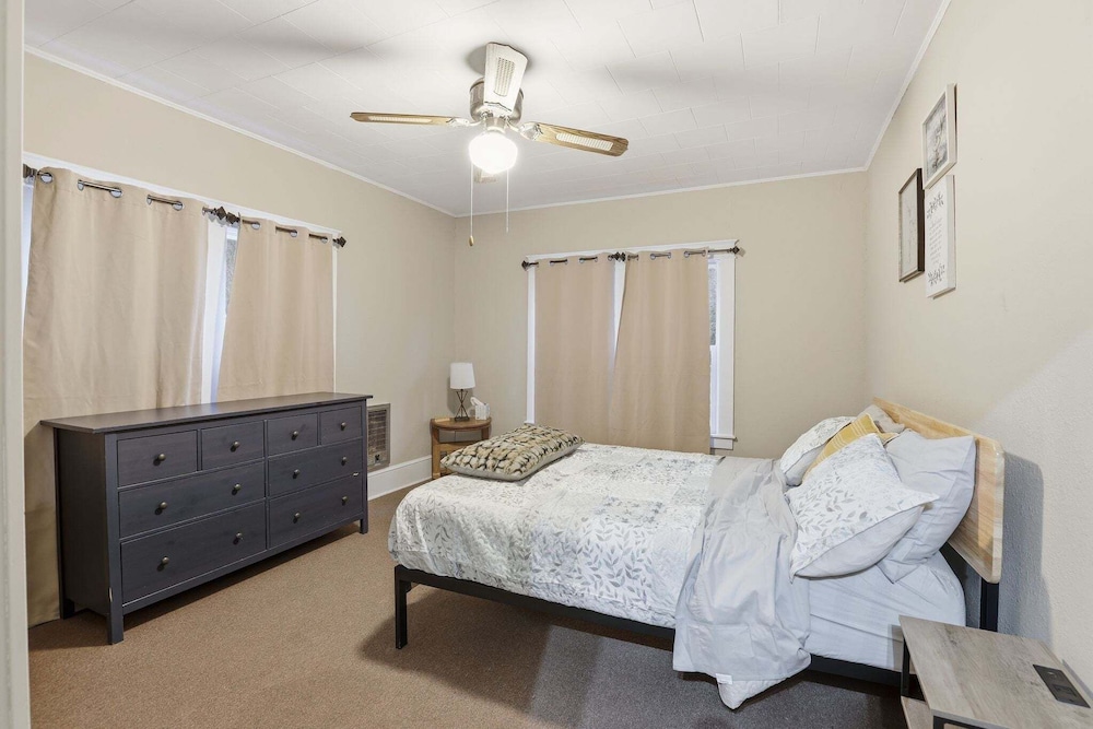 Cozy Matewan Trail Stay 3 Bedroom Home