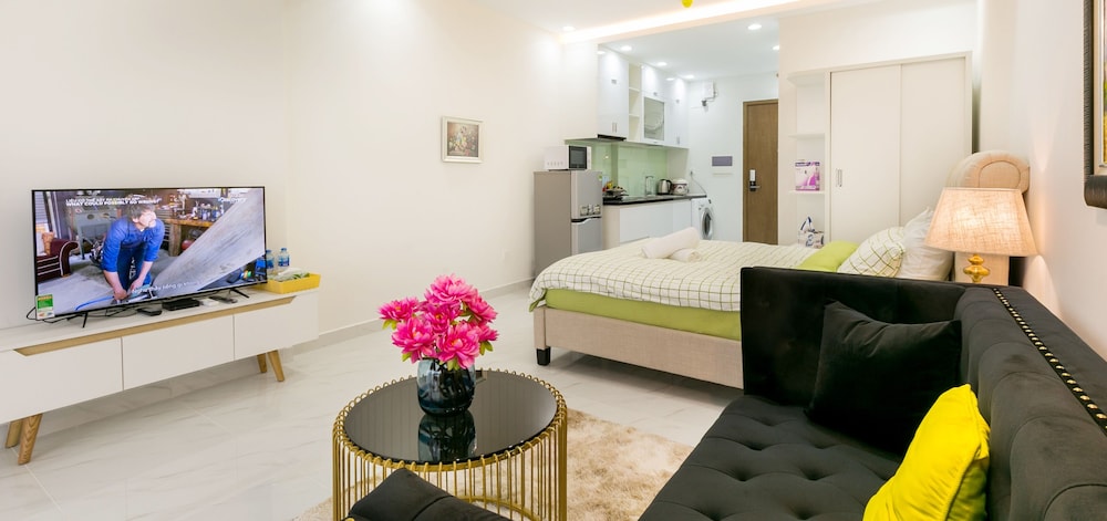 Jennifer House - Millenium Apartment