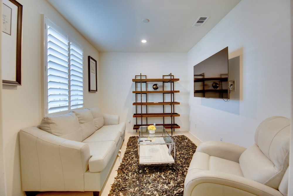 1 Mi to Heritage Lake Park: Duplex w/ Patio!