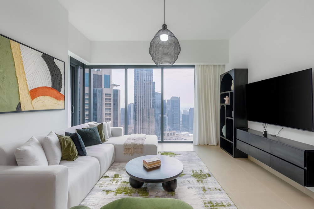 2BR High Floor Act I Act II T1