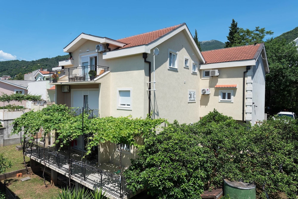 Hotel Apartments 42 North - Image 1