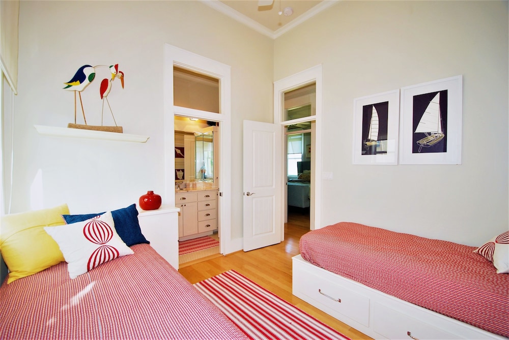 Sea Hawk - Private Beach House With Pool & Hot Tub 4 Bedroom Home by RedAwning view 4