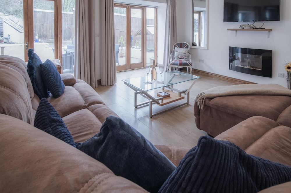 Fletcher Coach House - 3 Bedroom Cottage - Pendine