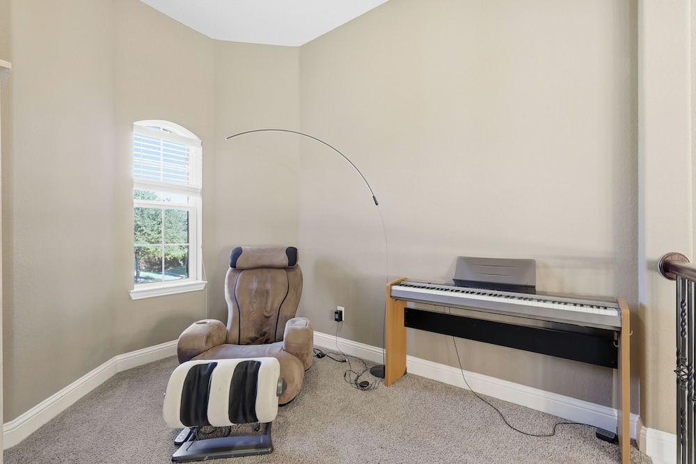 Spacious Cozy 4B Home in Frisco