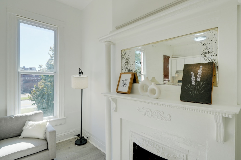 1 Mi to Uofl: Pet-friendly Louisville Apartment!