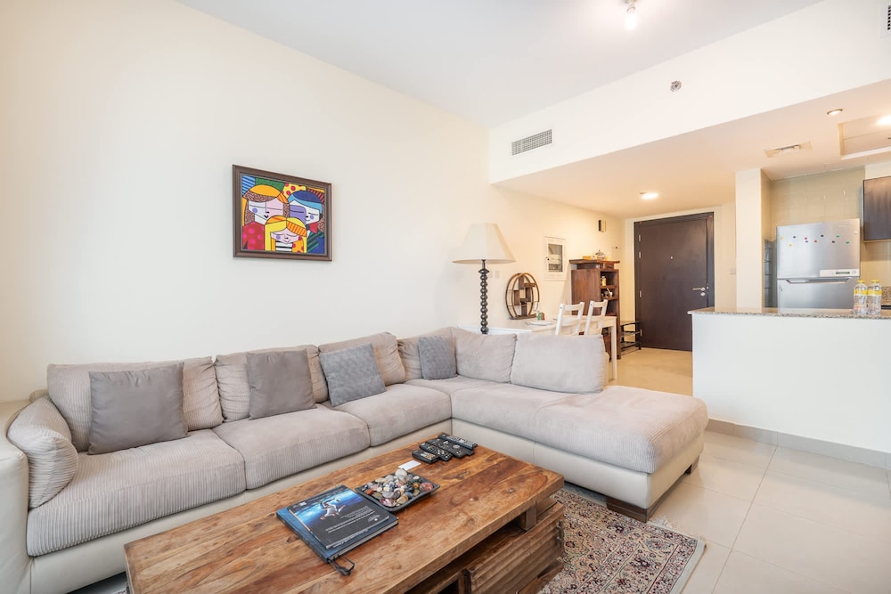 Charming Sun-filled 1-bedroom in Red Residence Dubai Sports City