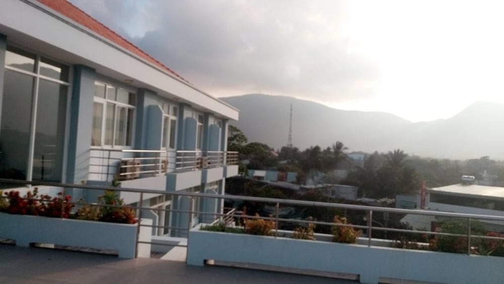 Nha Khach Con Dao